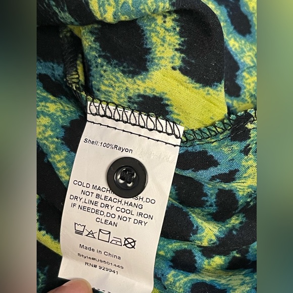 Suzanne Betro Women’s Animal Print Long Sleeves Tunic Size S NWT - Picture 9 of 11